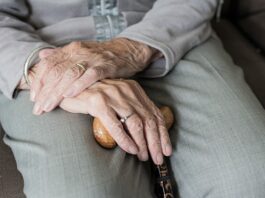 Ile wynosi zasiłek pielęgnacyjny a ile świadczenie pielęgnacyjne?