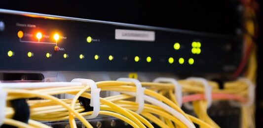Ile interfejsów szeregowych ma router?