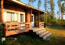 drewniany domek na działce