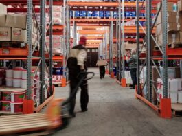 Jak ogarnąć chaos w magazynie e-commerce? 5 sygnałów, że Twój sklep potrzebuje systemu WMS magazyn